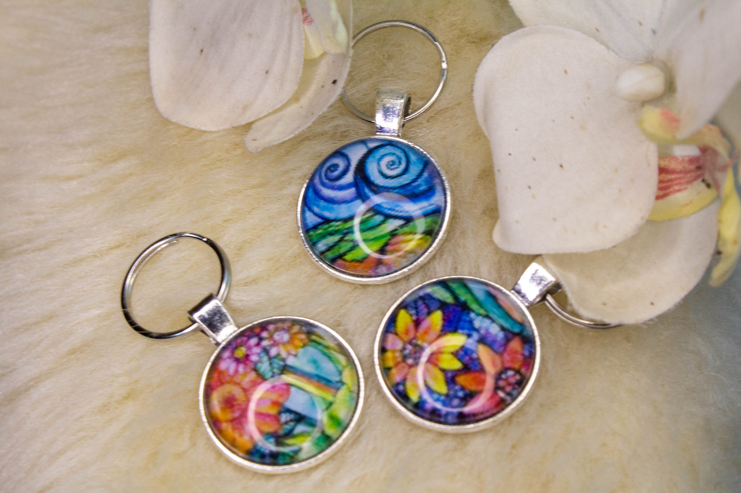 Pixeles rajzolt mintás üveglencsés kulcstartók