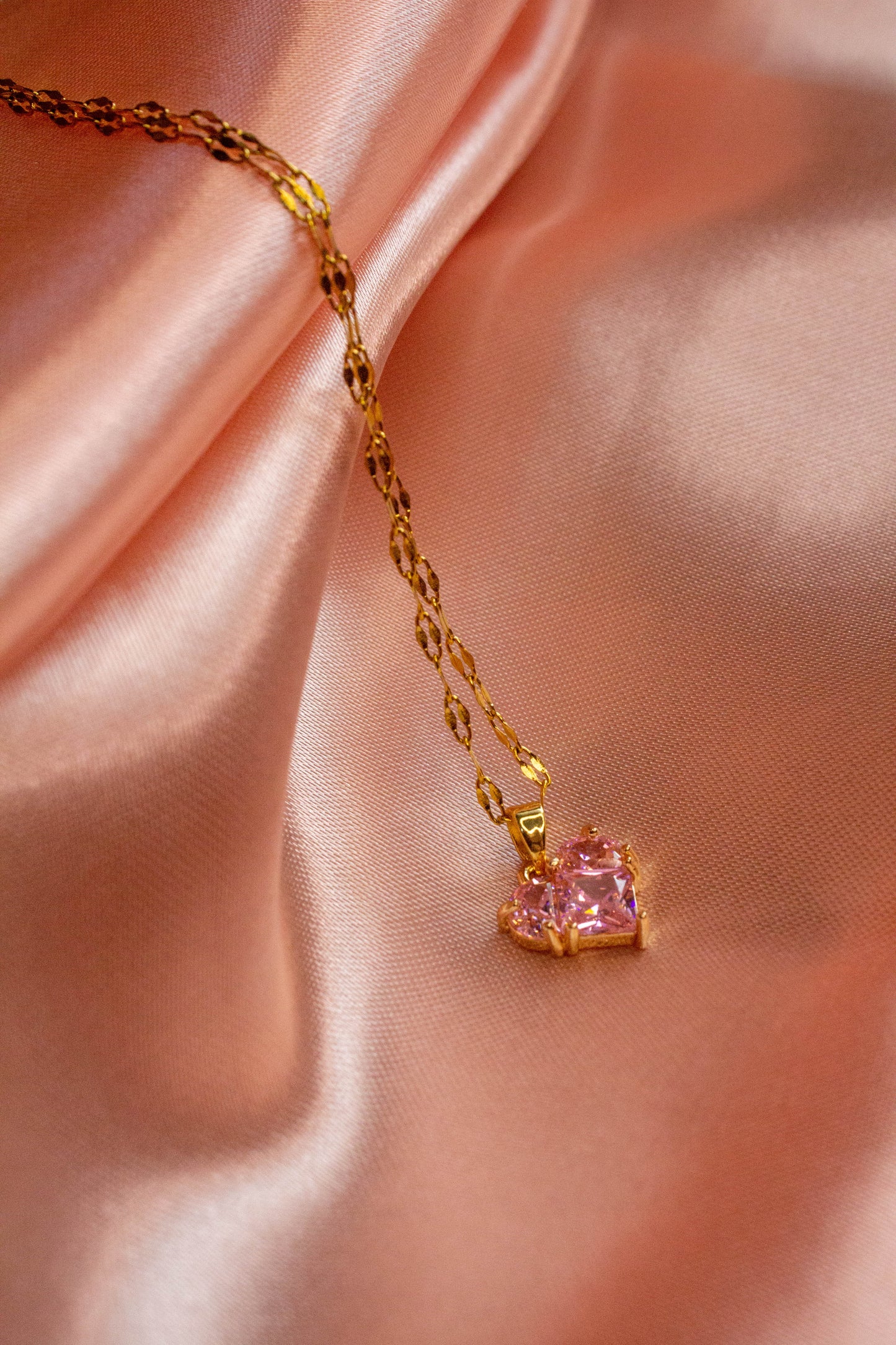 Róza rózsaszín szív medálos nyaklánc arany lánccal, romantikus Valentin-napi ajándék nőknek