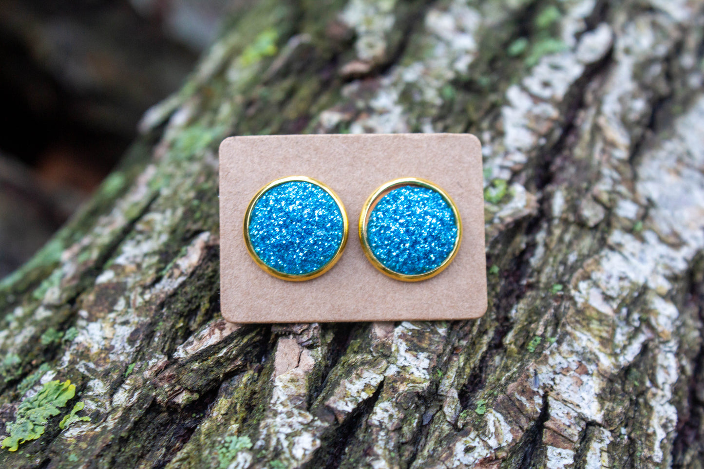 12 mm-es cabochon kaboson fülbevaló, rendelhető rosegold vagy ezüst színű alappal, vásárolj hazait, kézműves ékszer, kézzel készült, Mónika Lilla Kincsestára, műgyanta, kék, druzi