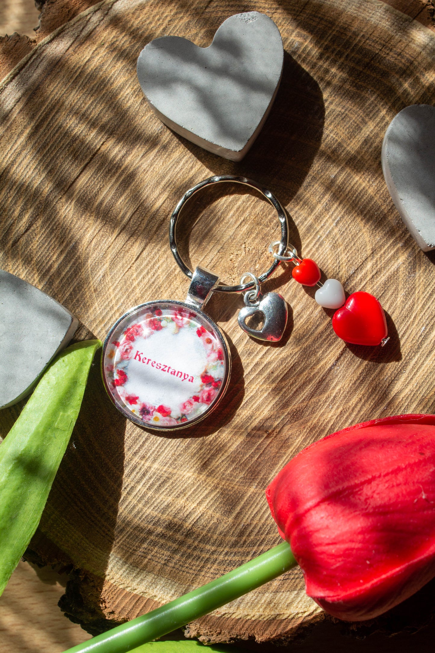 keresztanya, kulcstartó, kézműves, anyák napja, anyák napi ajándék, üveglencsés, szív, szivecskés