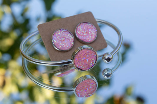 cabochon, kézműves, beszúrós, bedugós fülbevaló, fülbevaló, nikkelmentes, nemesacél, ajándékötlet, cabochon, szett, karkötő, rózsaszín, fánk