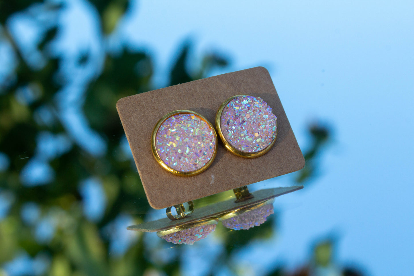 cabochon, kézműves, beszúrós, bedugós fülbevaló, fülbevaló, nikkelmentes, nemesacél, ajándékötlet, cabochon, fehér, halvány rózsaszín,