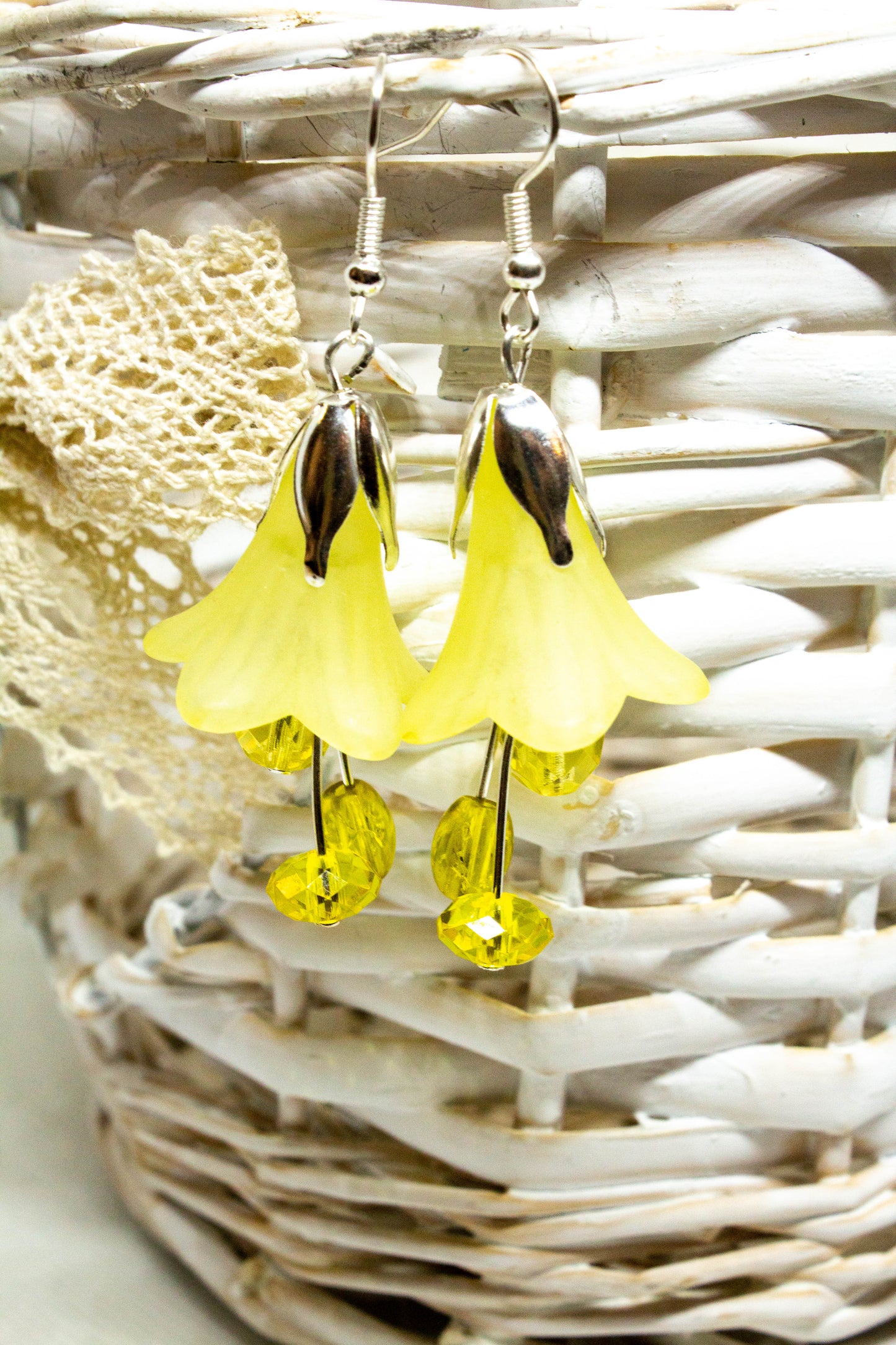 sárga harangvirág fülbevaló, ásvány, ásvényékszer, kézműves termék, kézzel készült, vásárolj hazait, lógós fülbevaló, Mónika Lilla Kincsestára