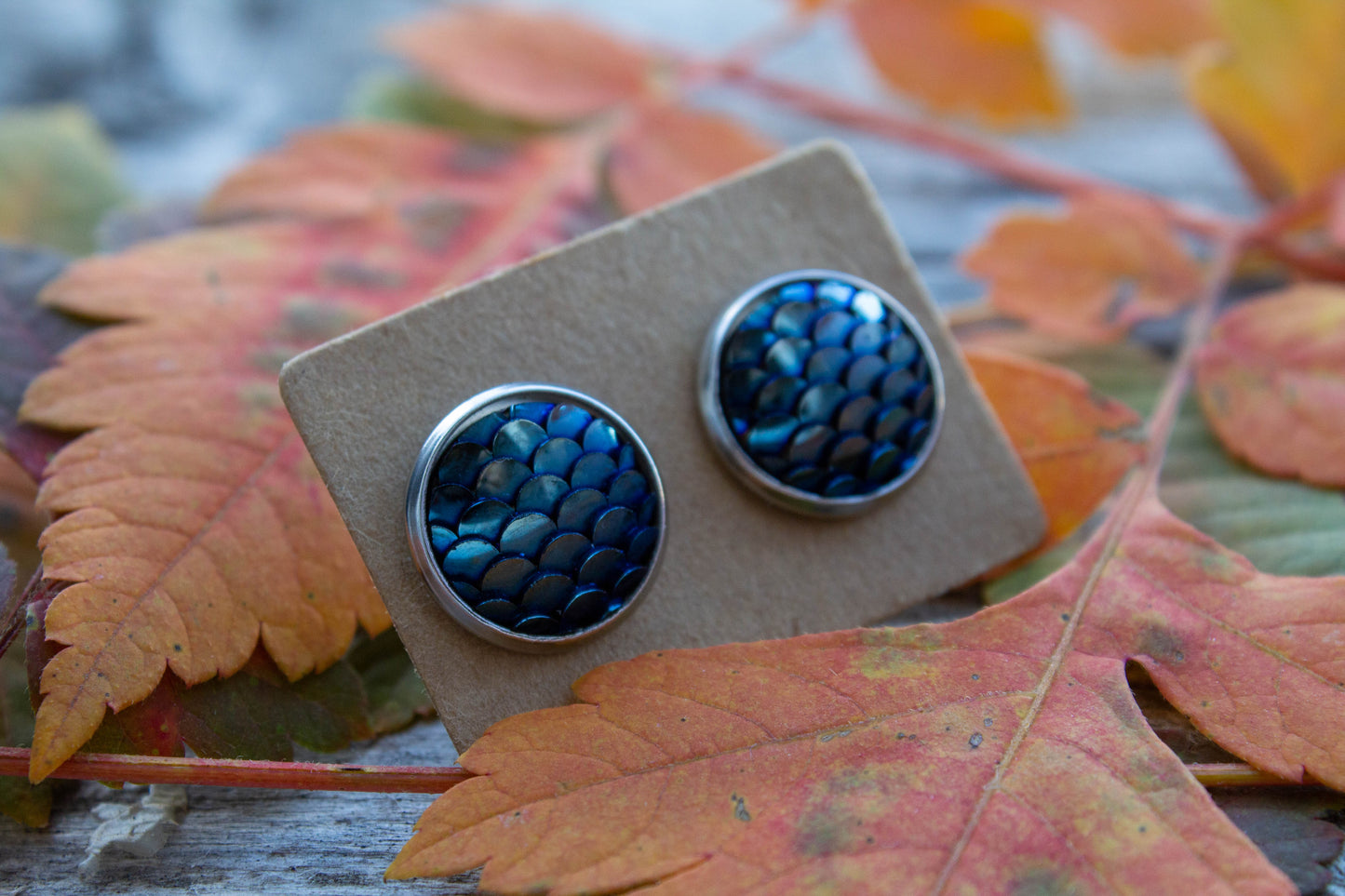 cabochon, kaboson, kabochon, caboson fülbevaló, kézműves, kézzel készült, 12mm, halpikkely, rosegold, ezüst színű, Mónika Lilla Kincsestára, rosegold, arany színű, fülbevaló, pötty, pötty fülbevaló