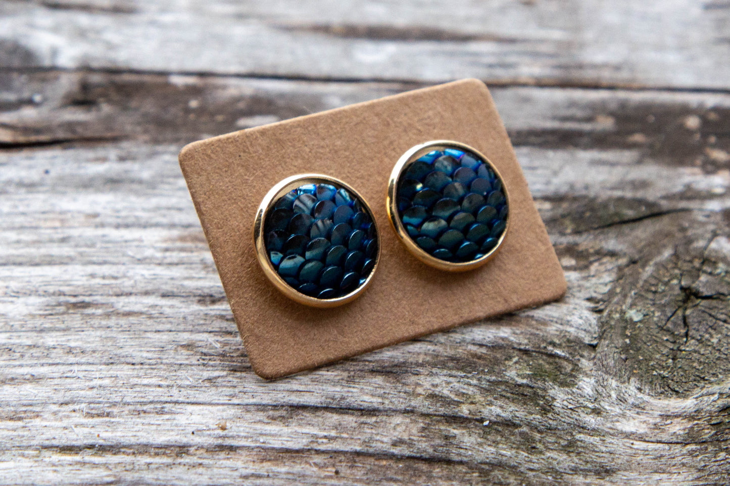 cabochon, kaboson, kabochon, caboson fülbevaló, kézműves, kézzel készült, 12mm, halpikkely, rosegold, ezüst színű, Mónika Lilla Kincsestára, rosegold, arany színű, fülbevaló, pötty, pötty fülbevaló