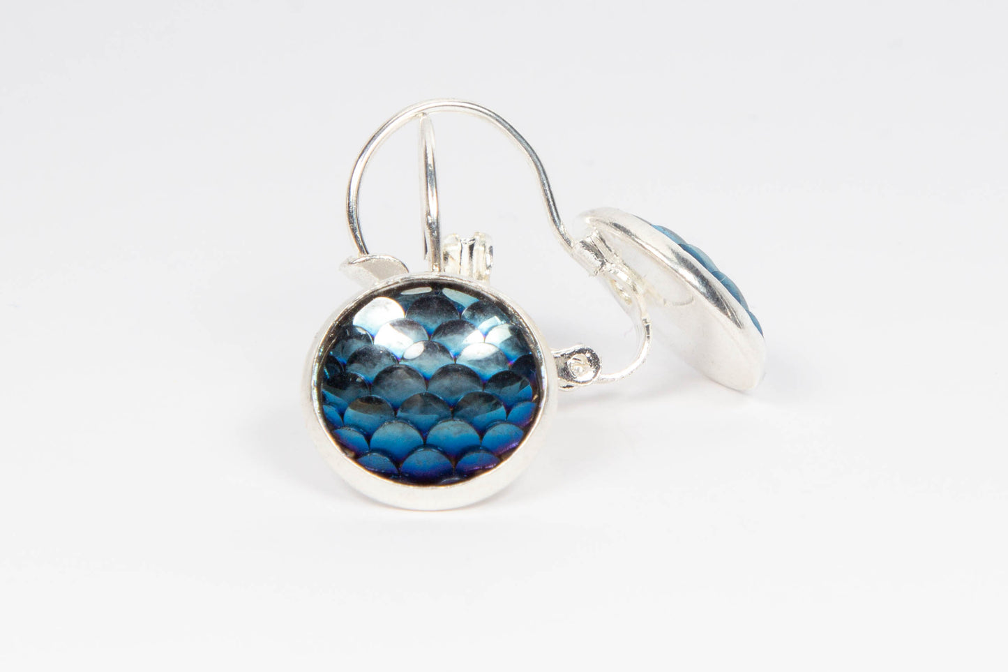 cabochon, kaboson, kabochon, caboson fülbevaló, kézműves, kézzel készült, 12mm, halpikkely, rosegold, ezüst színű, Mónika Lilla Kincsestára, pötty, pötty fülbevaló, francia kapcsos
