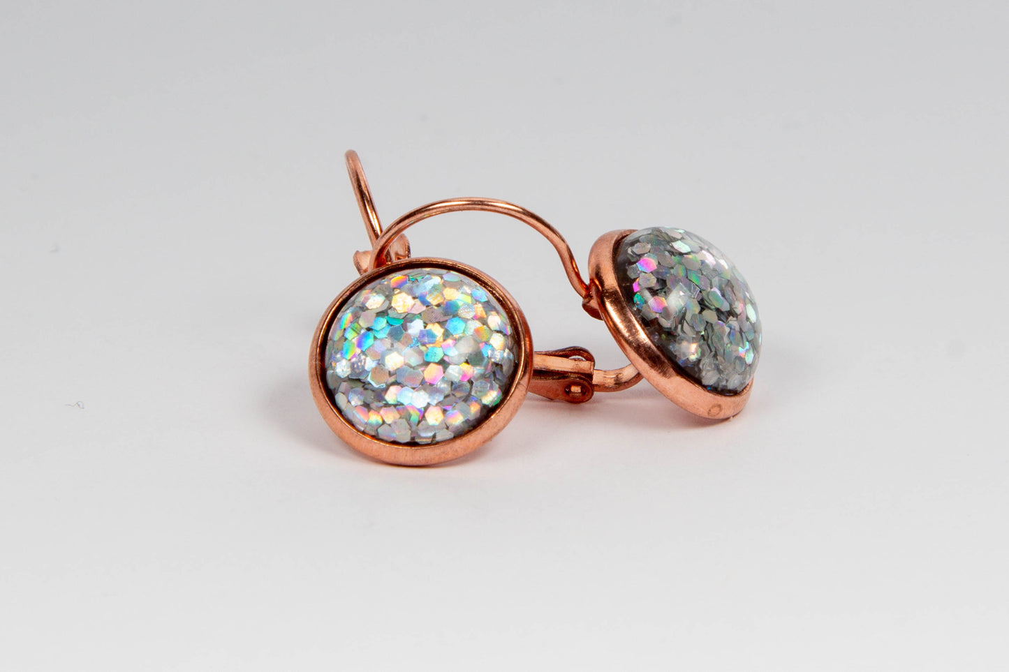 cabochon, kaboson, kabochon, caboson fülbevaló, kézműves, kézzel készült, 12mm, halpikkely, rosegold, ezüst színű, Mónika Lilla Kincsestára, pötty, pötty fülbevaló, francia kapcsos