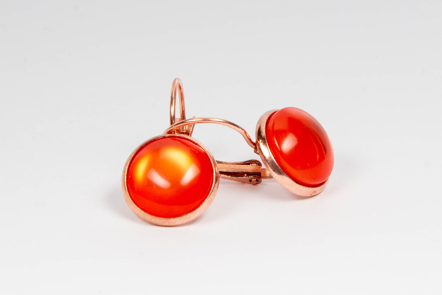 cabochon, kaboson, kabochon, caboson fülbevaló, kézműves, kézzel készült, 12mm, halpikkely, rosegold, ezüst színű, Mónika Lilla Kincsestára, pötty, pötty fülbevaló, francia kapcsos