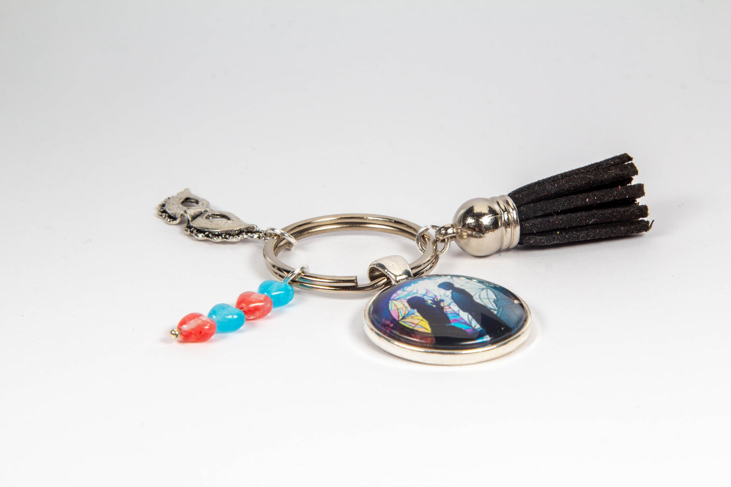 Wednesday, Wednesday Addams, Addams, Addams family, Enid, Wednesday and Enid, Wednesday és Enid, Nevermore iskola, kulcstartó, kézműves, fekete, piros, kék, üveglencsés, üveglencsés ékszer, ékszer, ékszerkészítés, kézműves, kézzel készült,