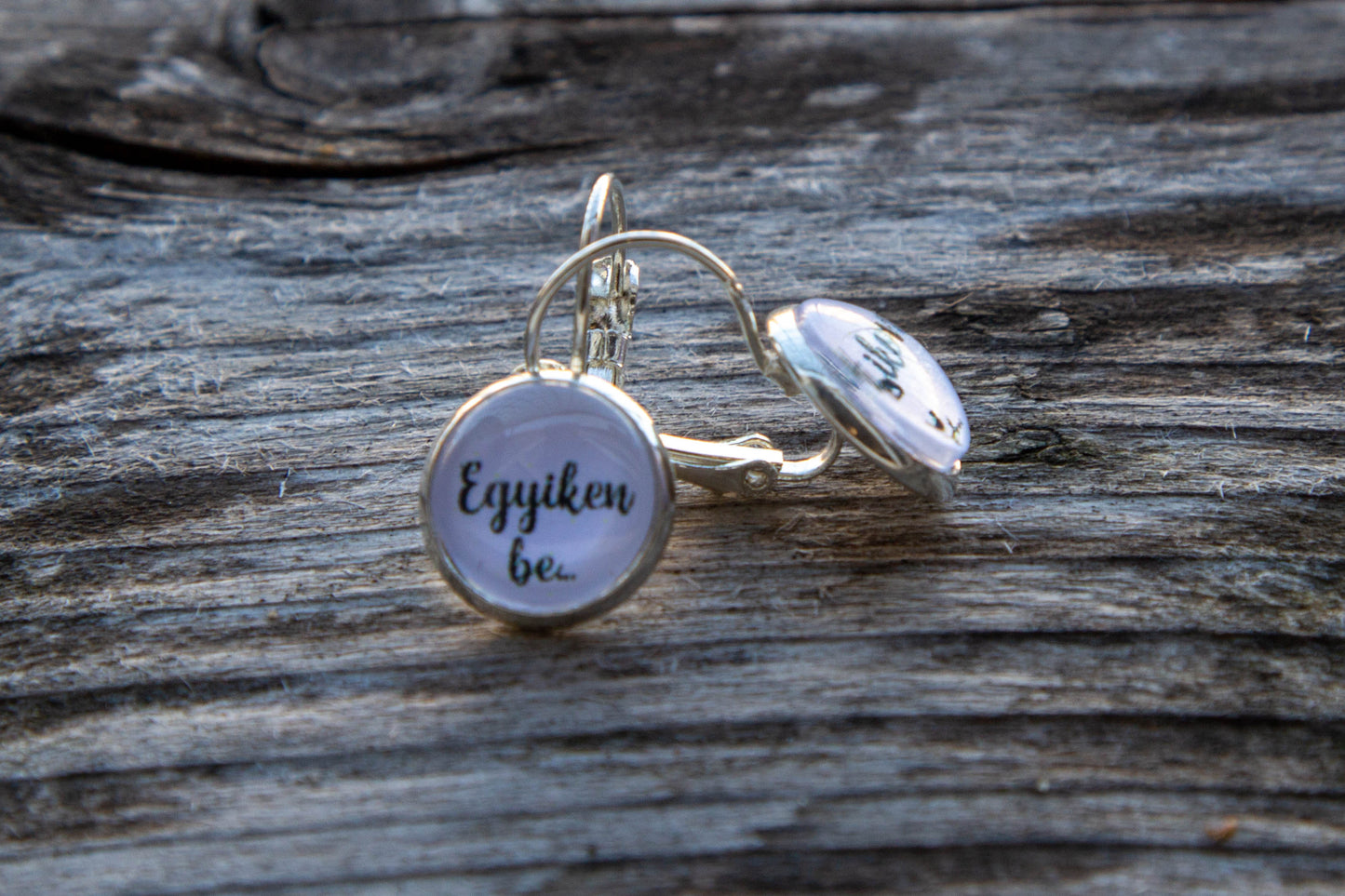 üveg, üveglencsés, üveglencsés fülbevaló, fülbevaló, egyiken be, másikon ki, tahó, mondás, arany, ezüst, rosegold, bronz, kézműves, kézzel készült, francia kapcsos