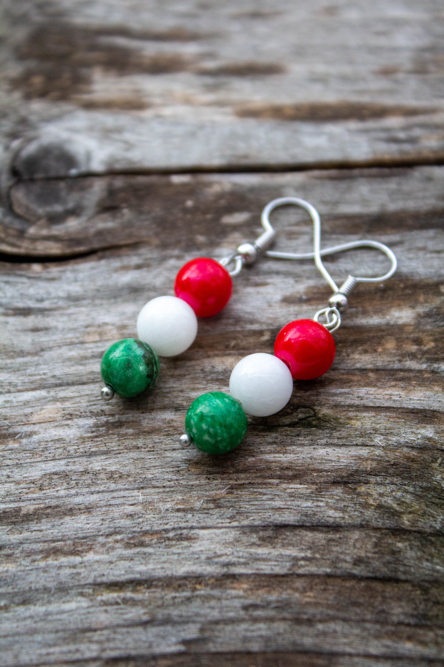piros, fehér, zöld, kézműves, ásvány, ásványfülbevaló, március 15, ünnepi, ünnepi viselet,