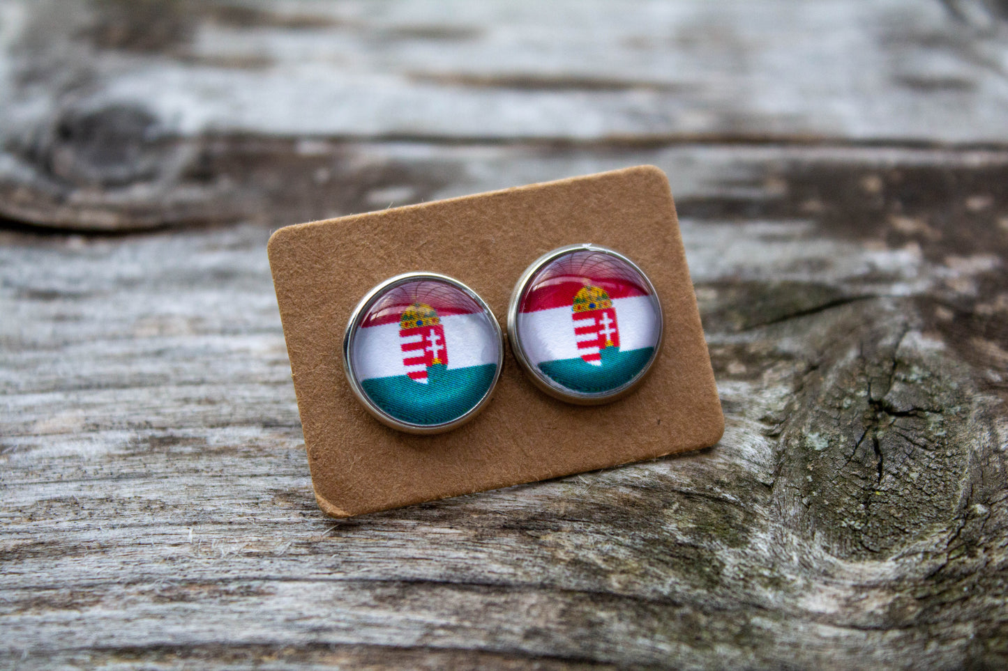 magyar minta, piros, fehér, zöld, szív, szivecske, üveglencsés fülbevaló, fülbevaló, ünnepi viselet, kézműves, kézzel készült, címer