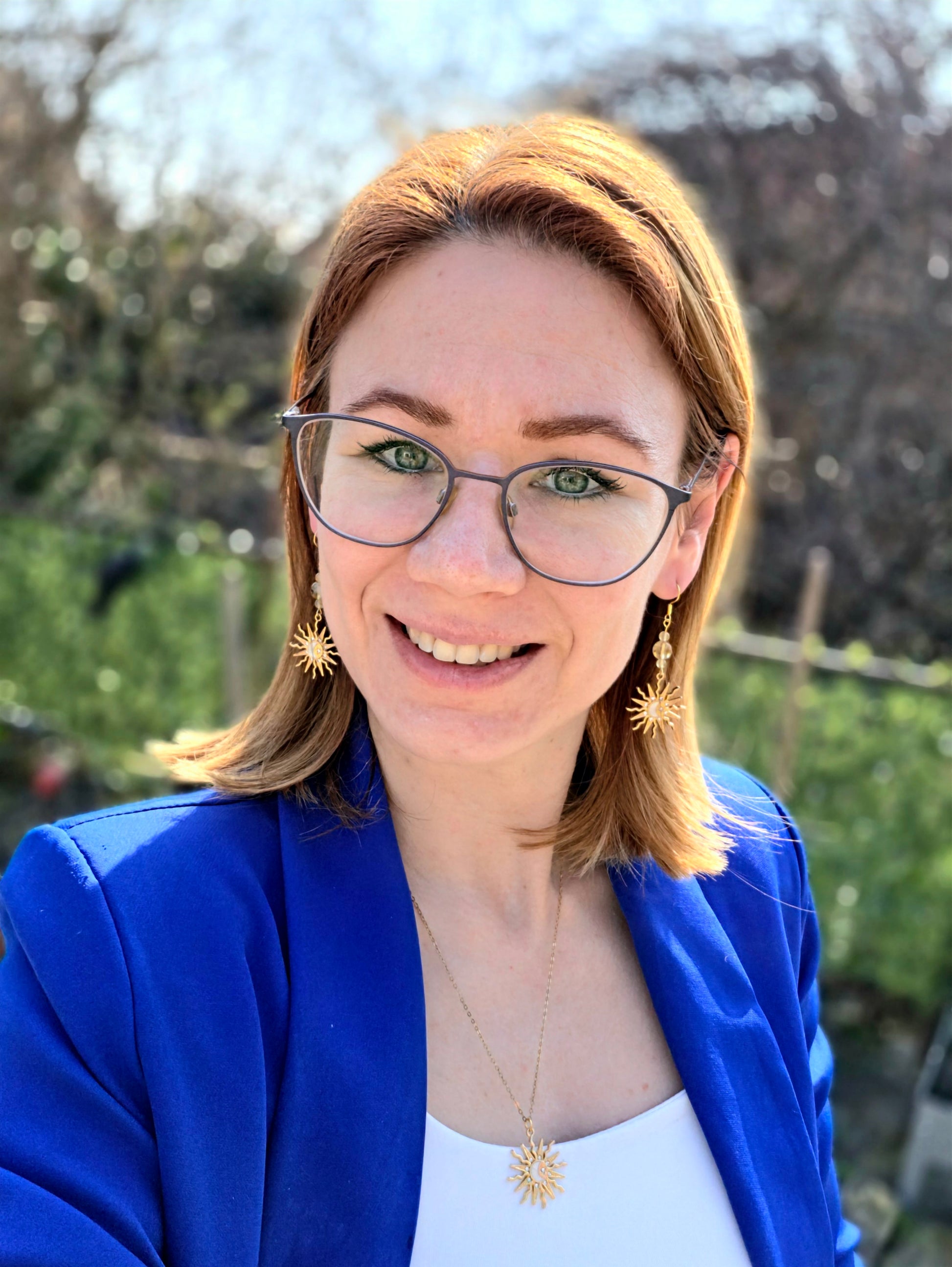 Helia citrin és karneol ásvány ékszerszett napocskás medállal és fülbevalóval. Kézzel készült, napenergiát és vitalitást szimbolizáló ékszer.