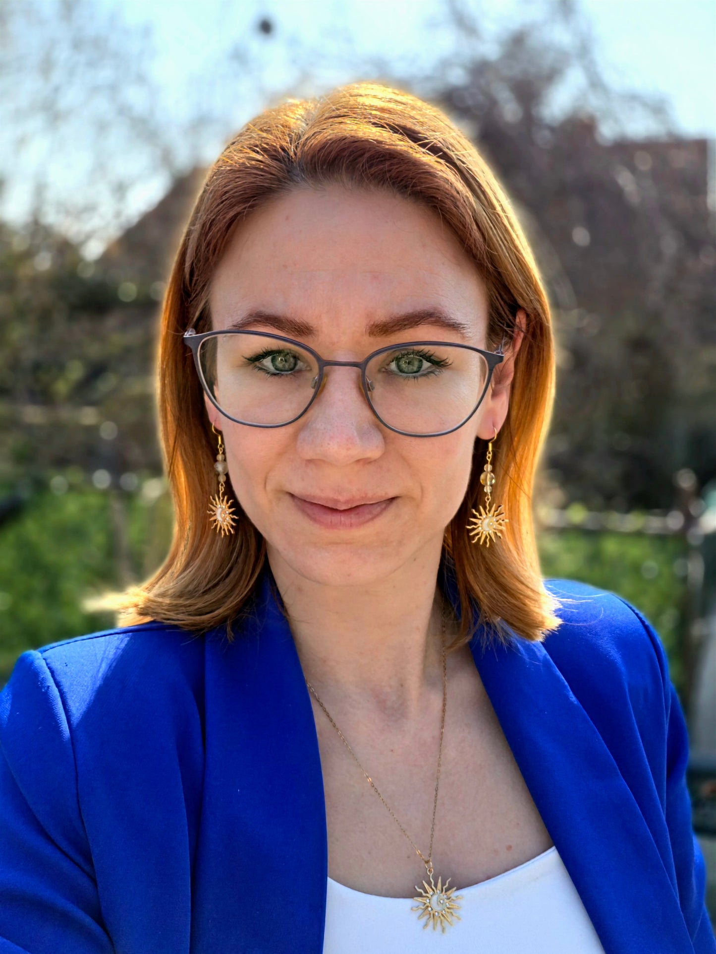 Helia citrin és karneol ásvány ékszerszett napocskás medállal és fülbevalóval. Kézzel készült, napenergiát és vitalitást szimbolizáló ékszer.