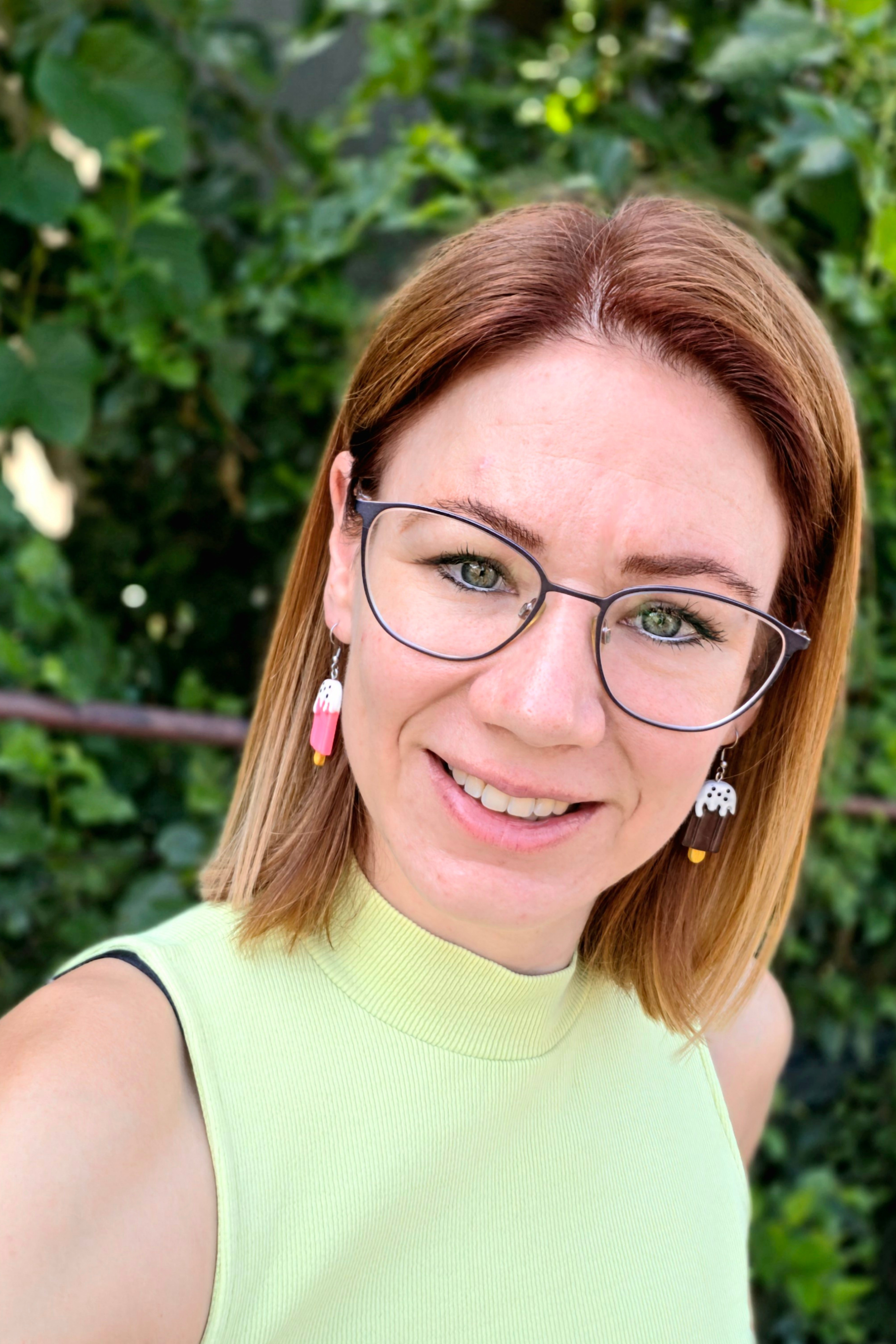 jégkrémfülbevaló csoki és eper színekben, nemesacél szereléken