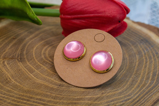 Beszúrós cabochon nemesacél fülbevaló, választható rosegold, arany színű, ezüst színű és bronz színű alapban, rószaszín műgyantával