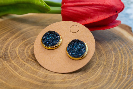 Beszúrós cabochon nemesacél fülbevaló, választható rosegold, arany színű, ezüst színű és bronz színű alapban, kék műgyantával
