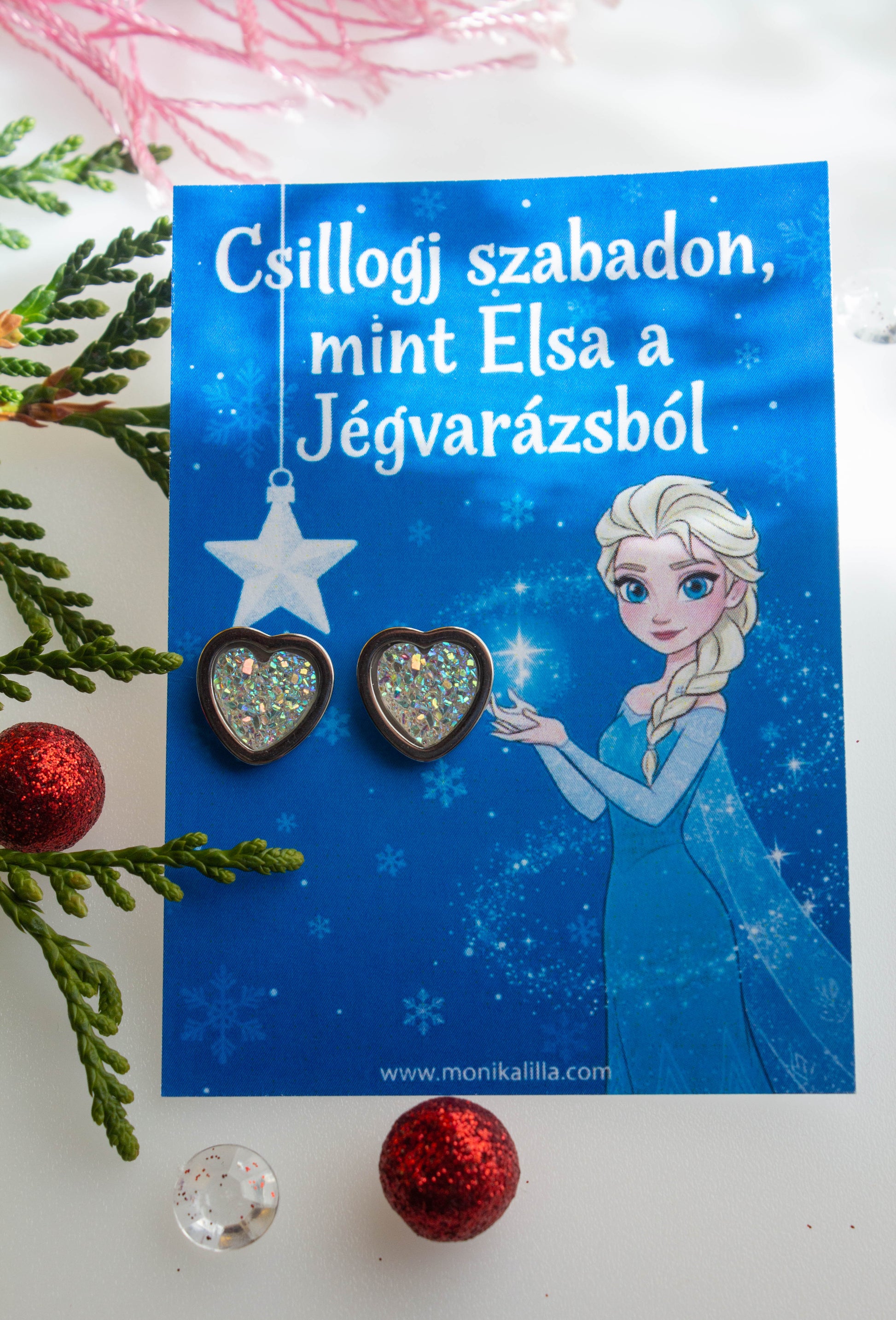 Szivecskés nikkelmentes csillogó fülbevaló, kártyával
