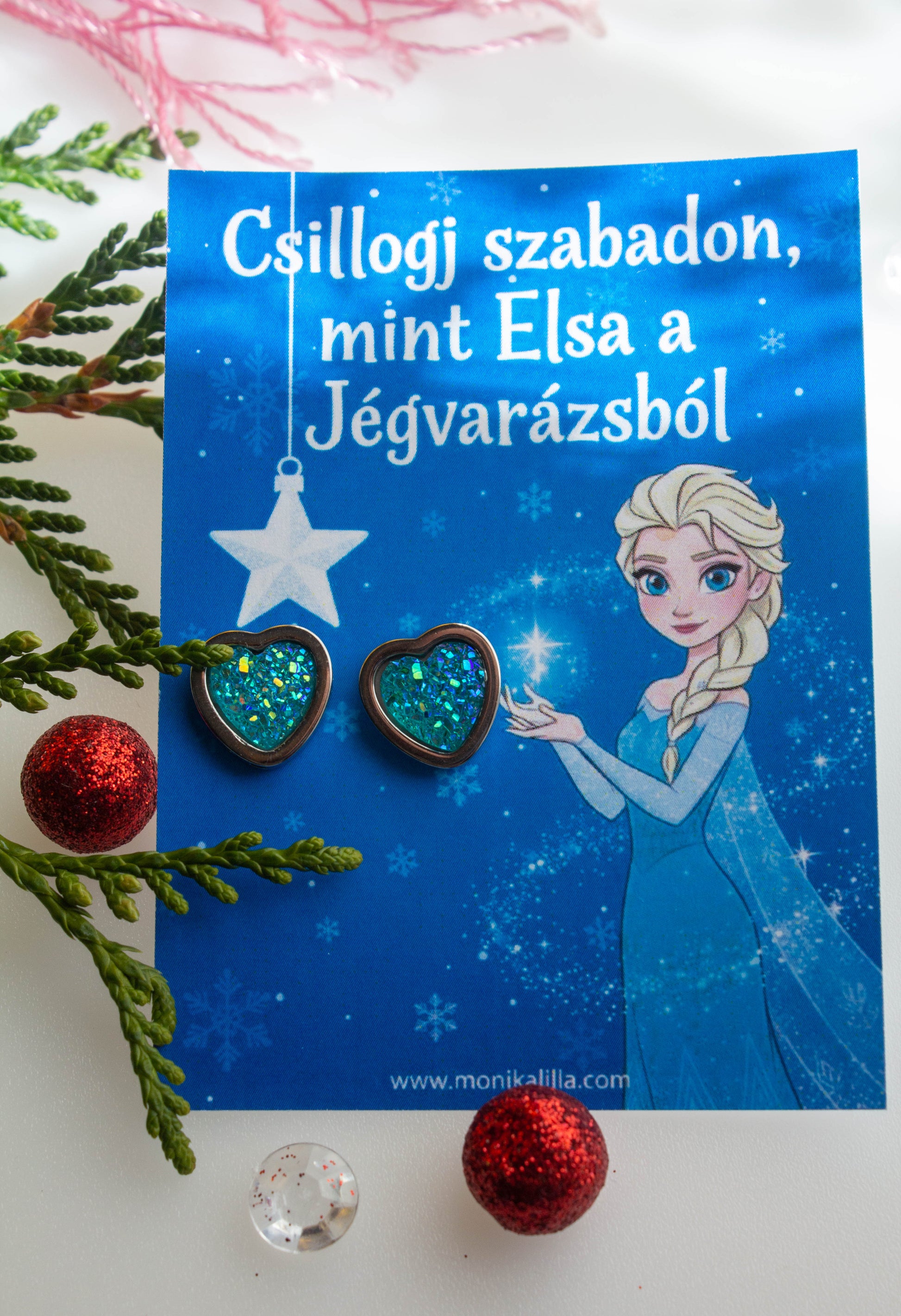 Szivecskés nikkelmentes csillogó fülbevaló, kártyával