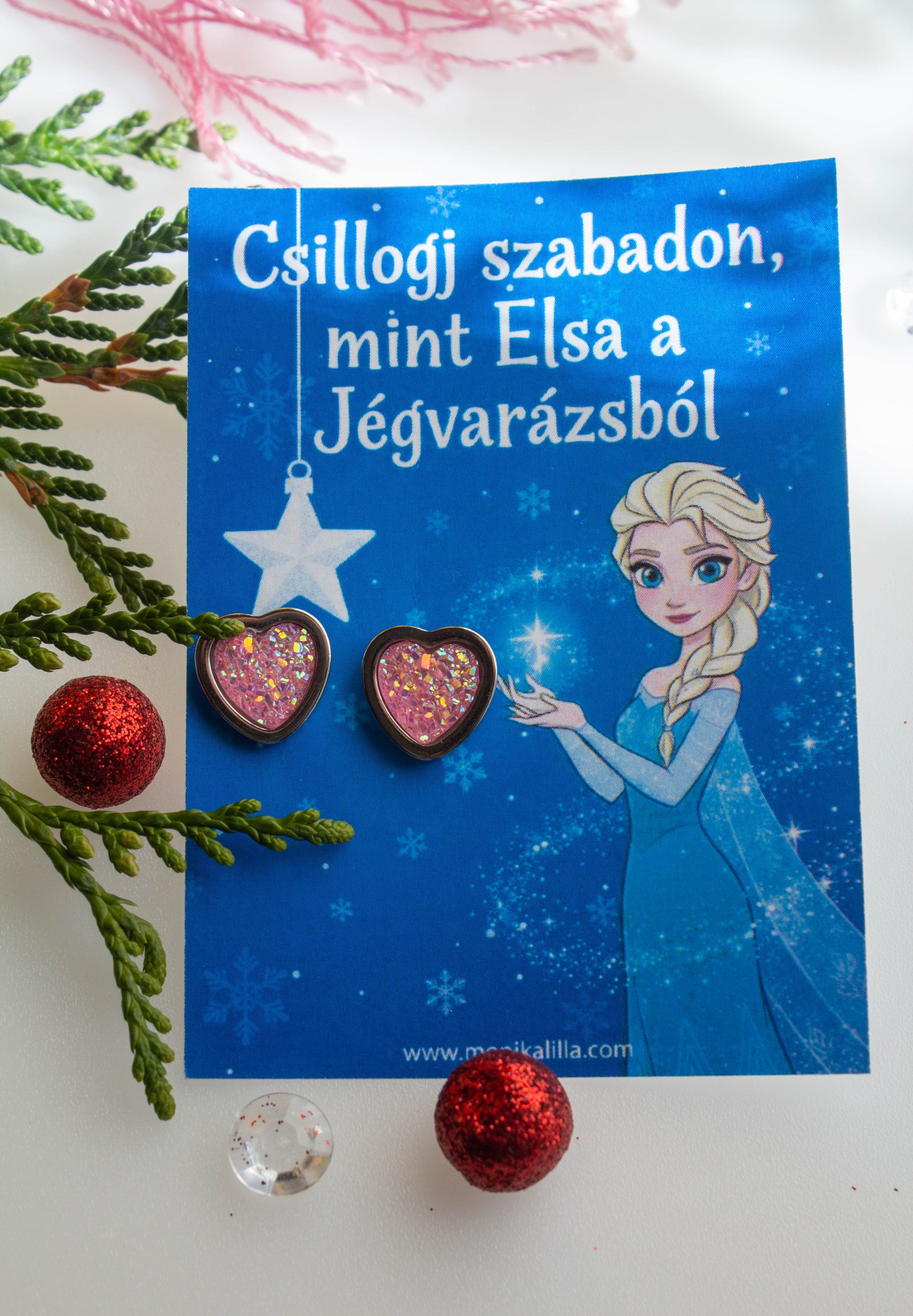 Szivecskés nikkelmentes csillogó fülbevaló, kártyával