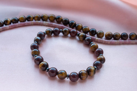 Határ ásványkarkötő tigrisszem, breccsa jáspis és hematit kövekkel. Kézzel készült karkötő a belső erő, önbizalom és határhúzás támogatására