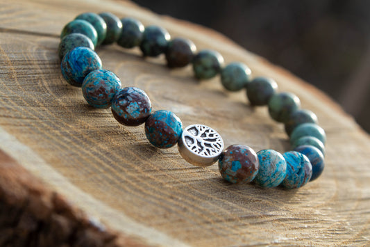 Kézzel készült Gaia karkötő afrikai türkiz és regalit jáspis ásványokkal, életfa medállal. Stabilitás, belső egyensúly és természetes kapcsolódás támogatására.