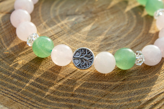 Rózsakvarc, zöld aventurin és hegyikristály ásvány karkötő az Uralkodónő energiájával. Nőiesség, önbizalom, szeretet és bőség támogatására.