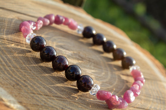 bíbor erő ásványkarkötő rubellit (vörös turmalin), hegyikirstály tárcsa és füstvkarc felhasználásával, női erő karkötő