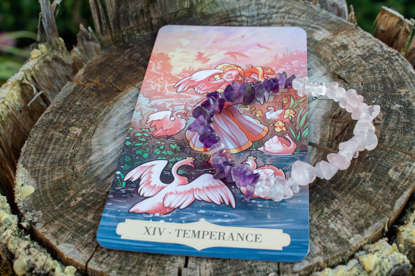 júliusi tarot karkötő, a mértékletesség. Ametiszt, rózsakvarc és hegyikristály szemcse ásványokkal