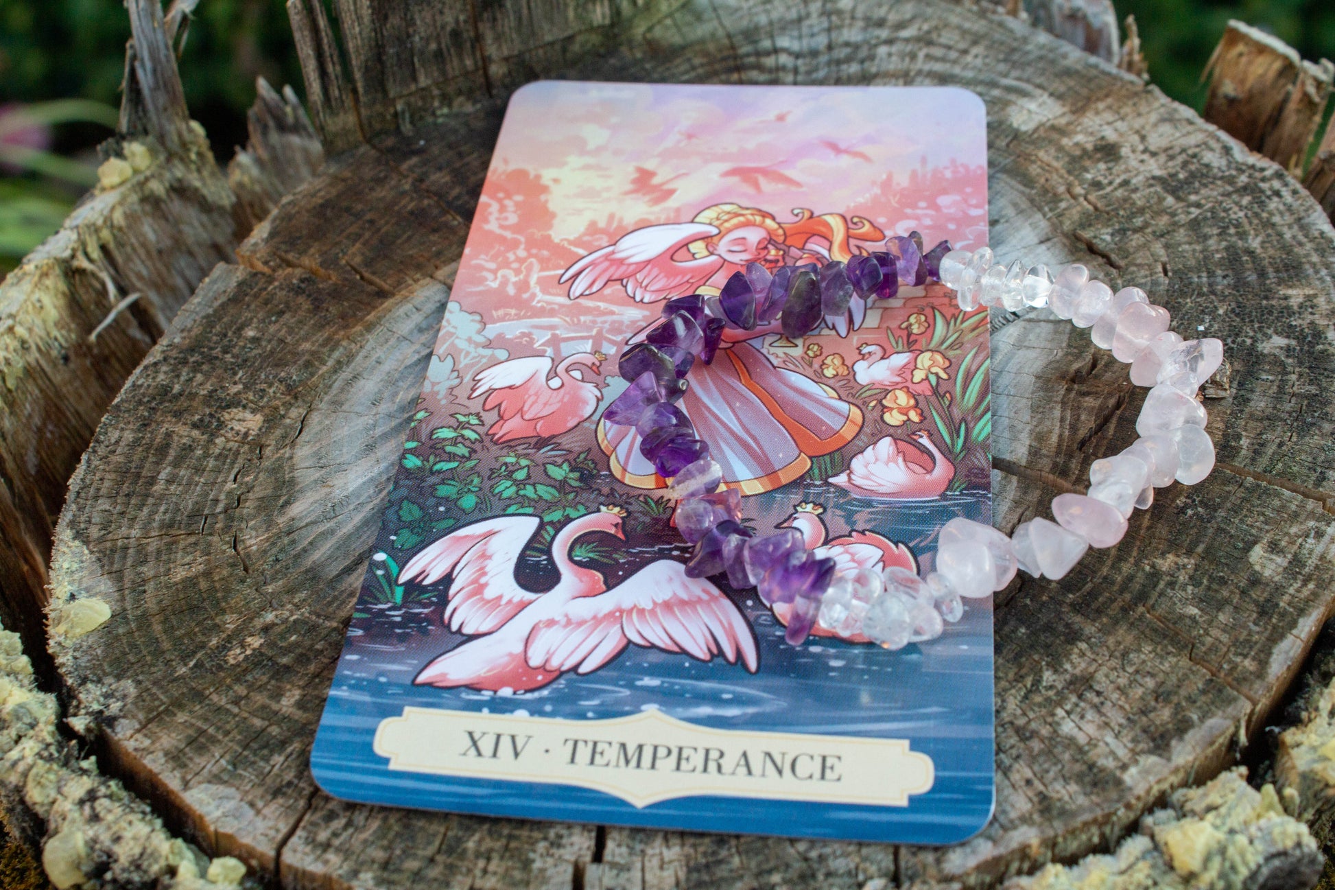 júliusi tarot karkötő, a mértékletesség. Ametiszt, rózsakvarc és hegyikristály szemcse ásványokkal