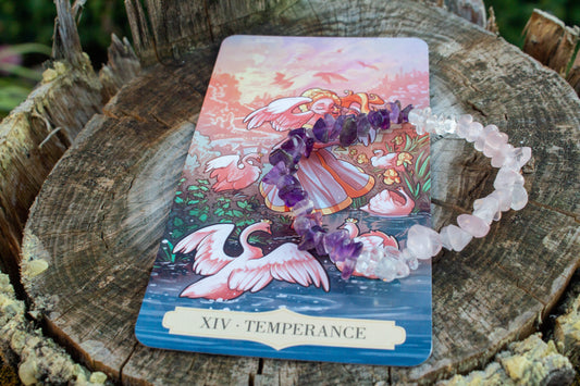 júliusi tarot karkötő, a mértékletesség. Ametiszt, rózsakvarc és hegyikristály szemcse ásványokkal