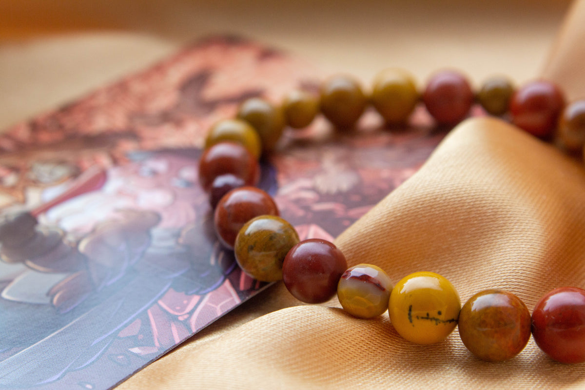 mokait és vörös jáspisból készült ásványkarkötő októberi tarot karkötő a remete, spirituális ékszer